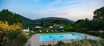 Lovely Two Bedrooml Cottage, Swimming Pool, Free WIFI (Cimabue)