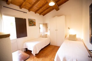 2 bedrooms, iron/ironing board, Internet, bed sheets