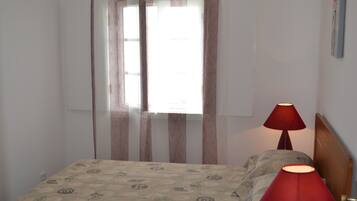 3 dormitoris, planxa i posts de planxar, wifi i roba de llit