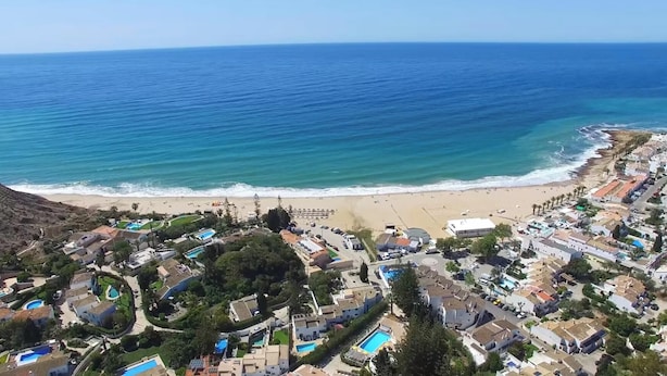 Praia da Luz offre une plage, un quartier résidentiel et des piscines.