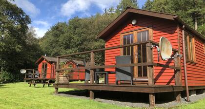 Lovely Riverside Lodge for two, by romantic Pucks Glen in the Argyll Forest Park