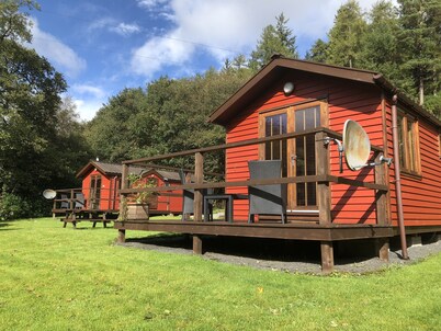 Lovely Riverside Lodge for two, by romantic Pucks Glen in the Argyll Forest Park