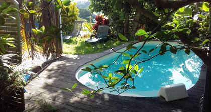 Kay Zanndoli, merinäköala, uima-allas, poreallas, puutarha