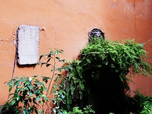 Exterior detail - terrace viadelloca35 (Roma)