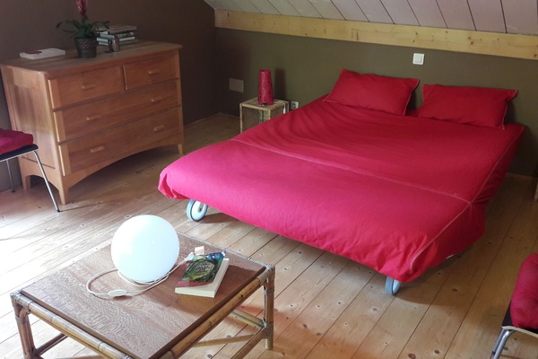 1 slaapkamer, een strijkplank/strijkijzer, gratis wifi, beddengoed