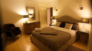 3 bedrooms, iron/ironing board, internet, bed sheets