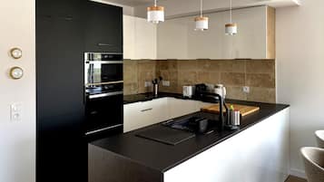 Fridge, microwave, oven, stovetop