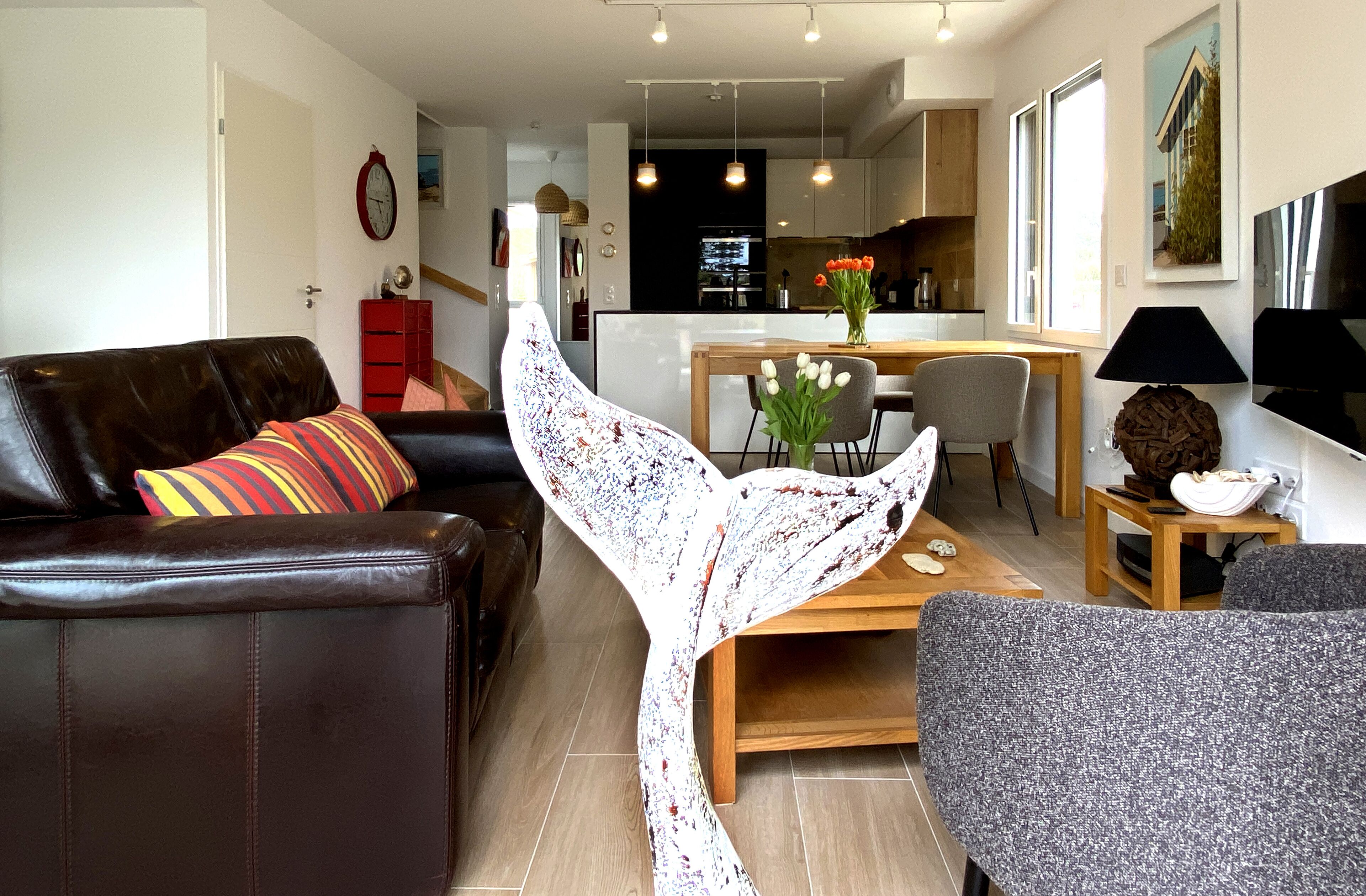 智能电视、书、立体声音响