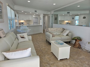 TV, DVD player, books - Shores Penthouse,End unit Beachfront 100% beach view from every window,sunsets, (Fort Myers Beach)