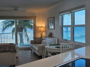 TV, DVD player, books - Shores Penthouse,End unit Beachfront 100% beach view from every window,sunsets, (Fort Myers Beach)