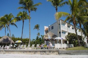 Terrace/patio - Shores Penthouse,End unit Beachfront 100% beach view from every window,sunsets, (Fort Myers Beach)