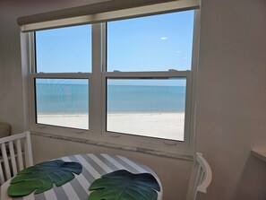 Dining - Shores Penthouse End unit Beachfront 100% beach view from every window,sunsets, (Fort Myers Beach)