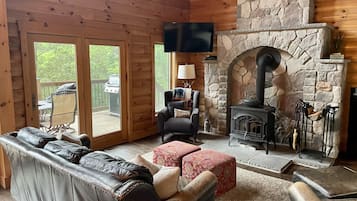 Smart TV, chimenea, videojuegos y reproductor de DVD