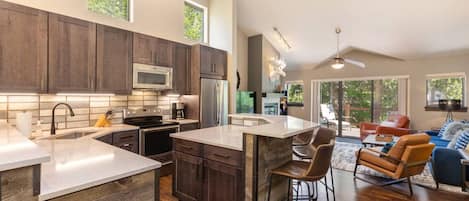 Refrigerador, microondas, horno, placa de cocina