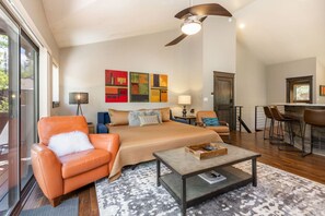 2 soverom, strykejern/-brett, reiseseng for barn og wi-fi (inkludert)