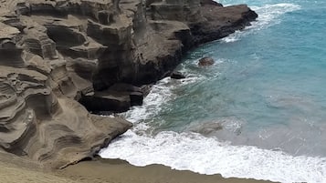 Plage à proximité, chaises longues, serviettes de plage
