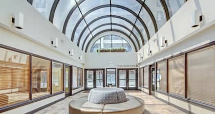 LUXURY CONDO, 30 YARDS TO LIFT, STEPS TO MAIN ST. BEST LOCATION, SLEEPS 8,DISC