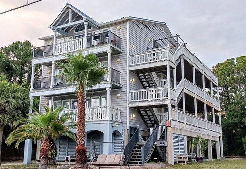 Saatavana Labor Day -viikonloppuna!