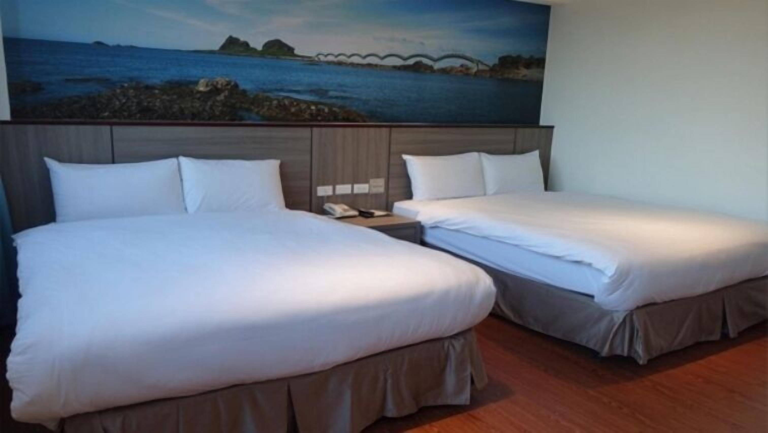 Desk, soundproofing, free WiFi