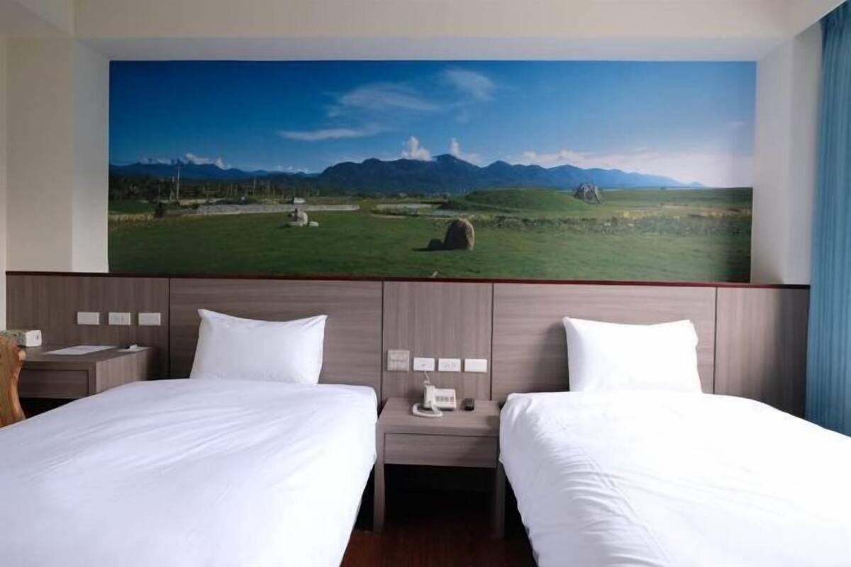 Desk, soundproofing, free WiFi