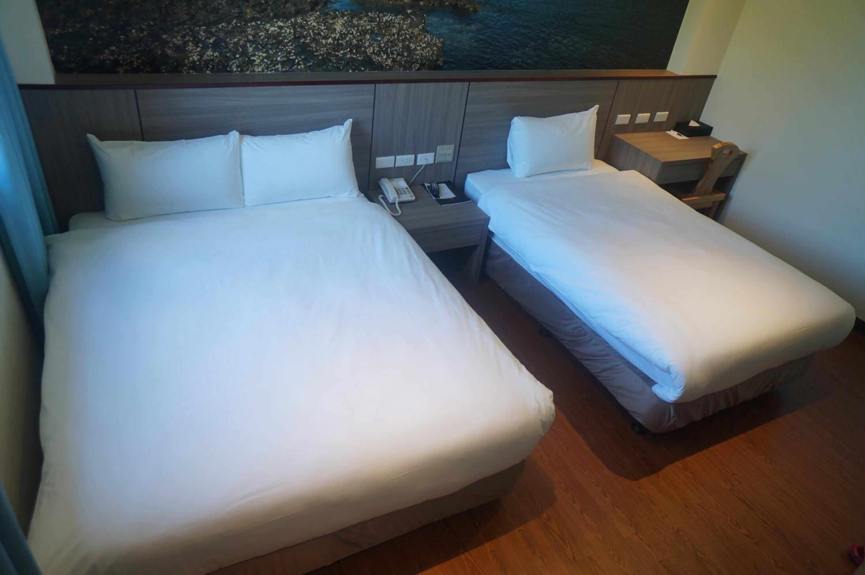 desk, soundproofing, free wifi