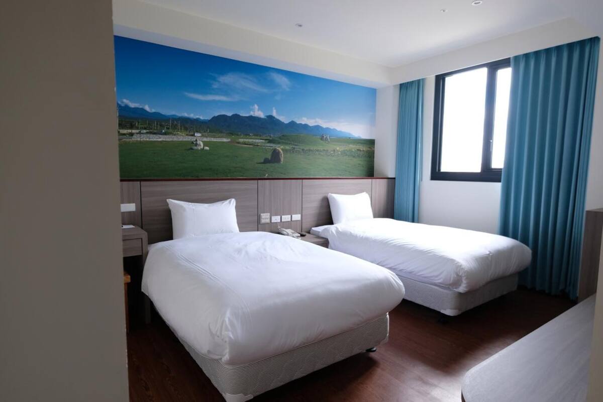 desk, soundproofing, free wifi