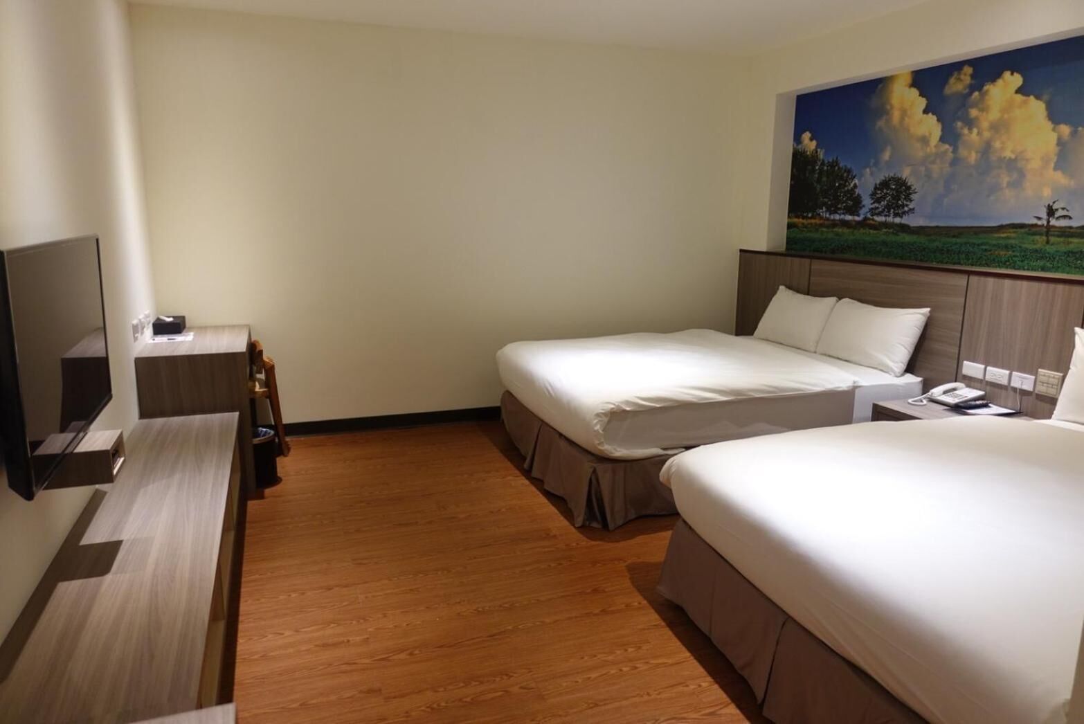 desk, soundproofing, free wifi