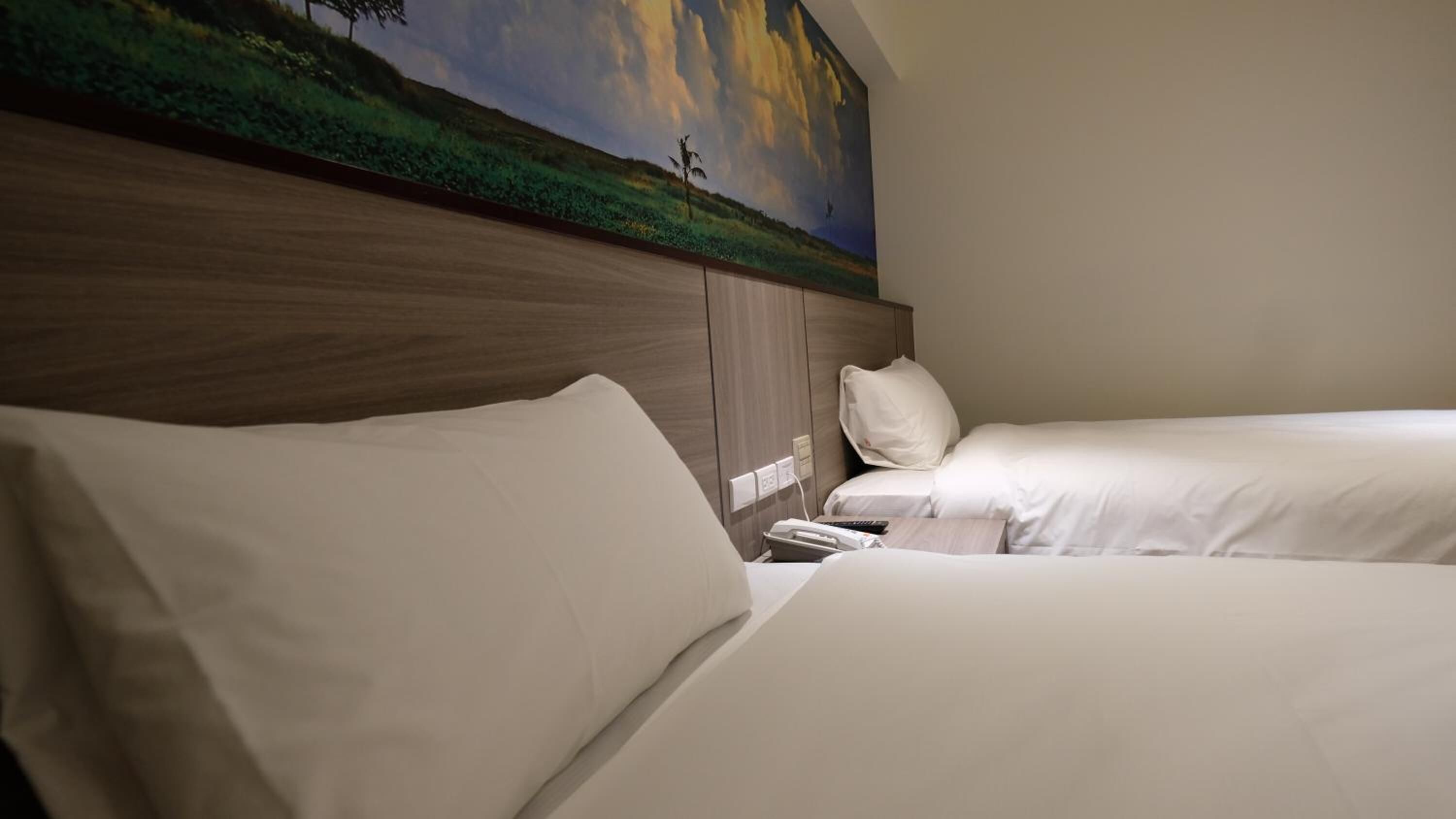 desk, soundproofing, free wifi