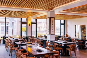 Lunch and dinner served - Dreams Come True B&B (Sanxing)