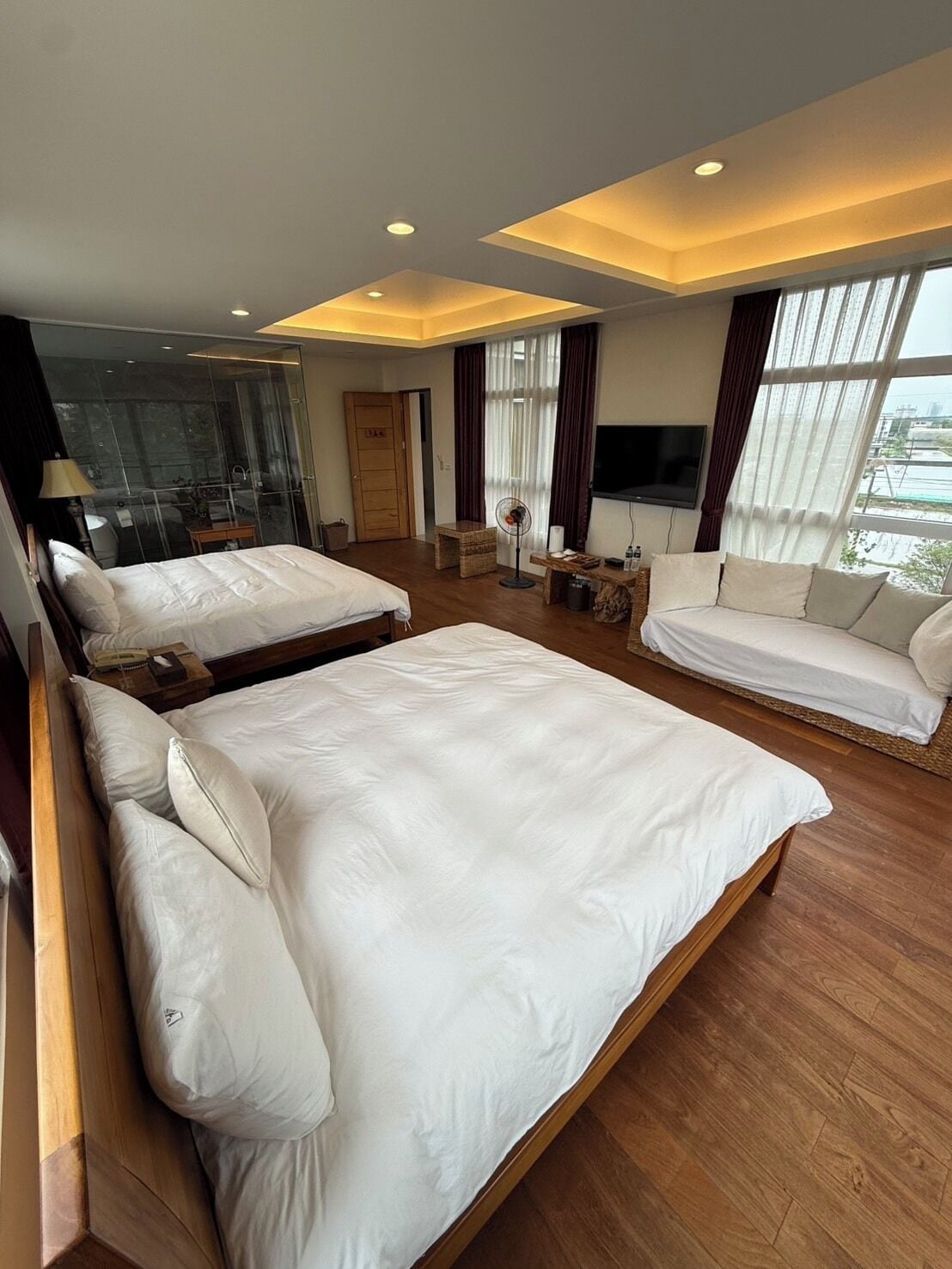 Vierpersoonskamer, uitzicht op de binnenplaats (Chishima cherry) | Een bureau, verduisterende gordijnen, geluiddichte muren