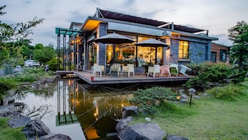 Phục vụ bữa trưa và bữa tối, món chay