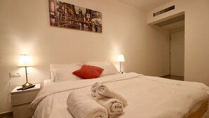 都會開放式客房, 1 間臥室, 城市景, 高層 | 書桌、熨斗/熨衫板、免費 Wi-Fi、床單