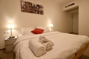 City-studiolejlighed - 1 soveværelse - byudsigt - tårn | Skrivebord, strygejern/strygebræt, gratis Wi-Fi, sengetøj