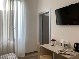 高级三人房, 1 间卧室 | 客房内保险箱、隔音、免费 WiFi