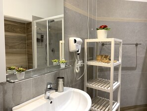 Familien-Vierbettzimmer, 1 Schlafzimmer | Badezimmer