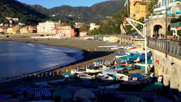 Una spiaggia nelle vicinanze