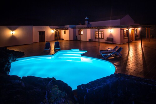 climatized pool, internet and total privacy