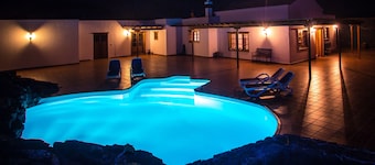 climatized pool, internet and total privacy