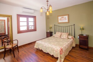 3 makuuhuonetta, silitysrauta/-lauta, ilmainen Wi-Fi, vuodevaatteet