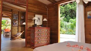 1 chambre, coffres-forts dans les chambres, fer et planche à repasser