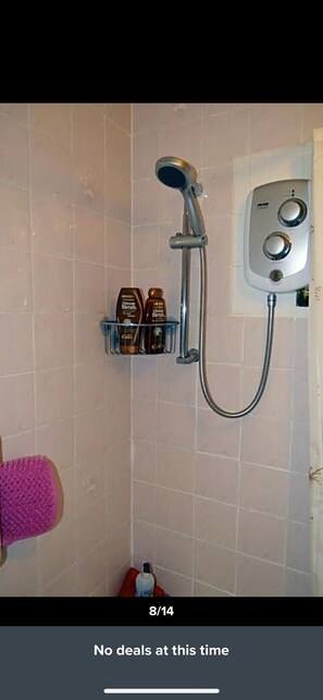 Combined shower/tub, hair dryer, towels, soap