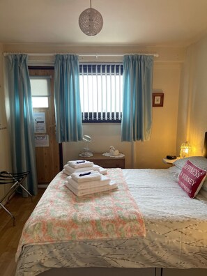 2 bedrooms, iron/ironing board, travel cot, free WiFi