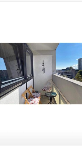 Aberdeen City Centre Apartment With Private Balcony.