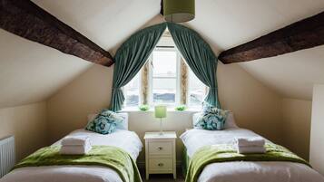 3 bedrooms, desk, iron/ironing board, WiFi