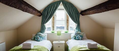 3 bedrooms, desk, iron/ironing board, WiFi