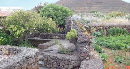 Casa Rural Aborigen Bimbache Canary style house with original lava bathroom