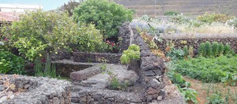 Casa Rural Aborigen Bimbache Canary style house with original lava bathroom
