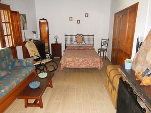 Interior - Casa Rural Aborigen Bimbache Canary style house with original lava bathroom (San Andrés - Valverde - El Hierro)