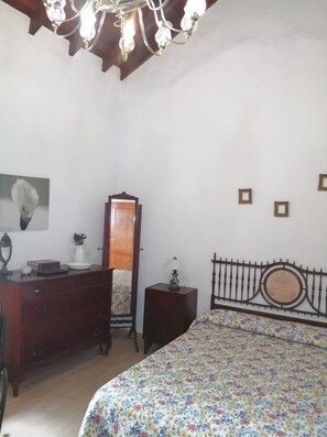1 bedroom, in-room safe, desk, iron/ironing board