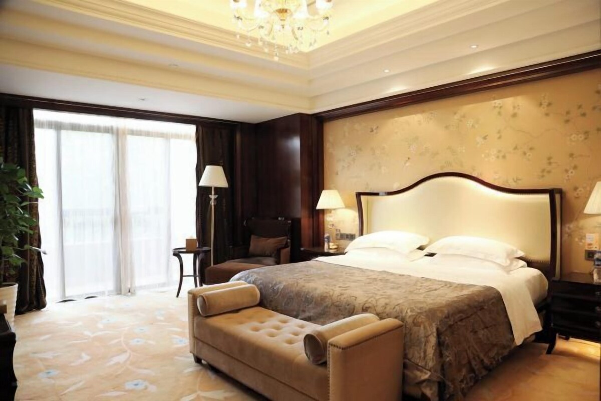 Minibar, in-room safe, desk, blackout drapes